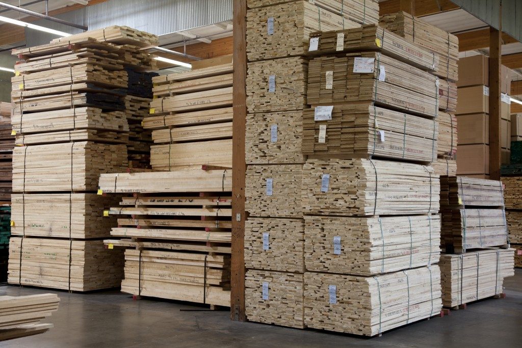 Different types of plywood in the warehouse