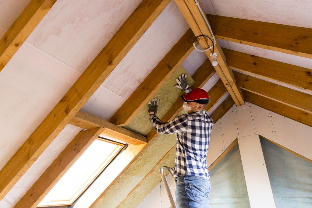 COnstruction worker installing ceiling wood