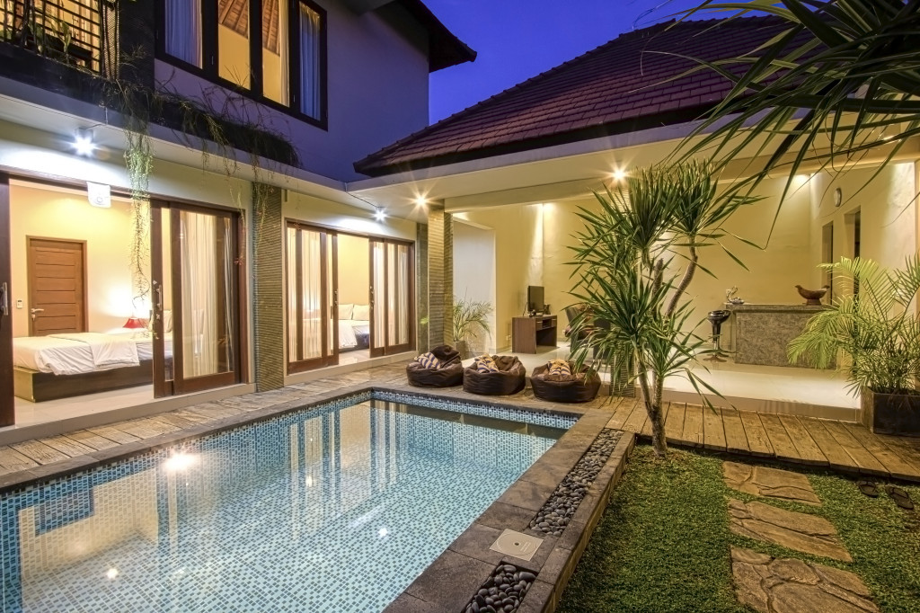 a nice house with swimming pool